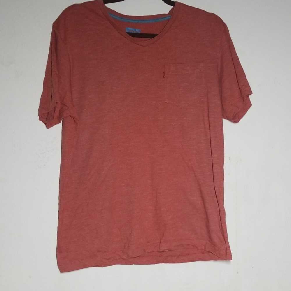 Levi's tshirt